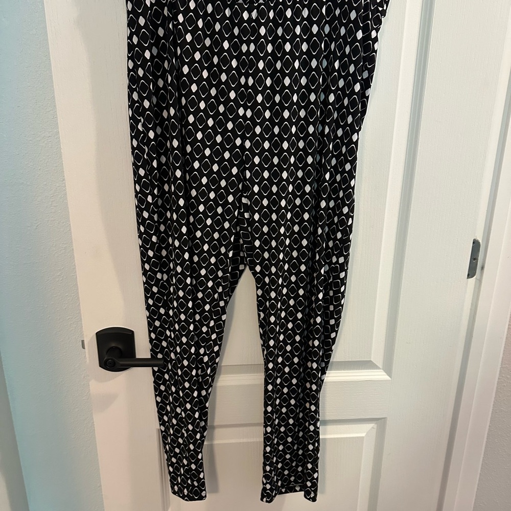 Beautiful stretch pants.  Black & white